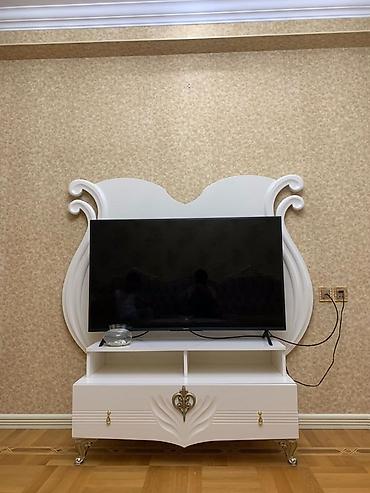 Klassik üslubda qonaq otağı mebel dəsti Tərkibi: - TV stendi