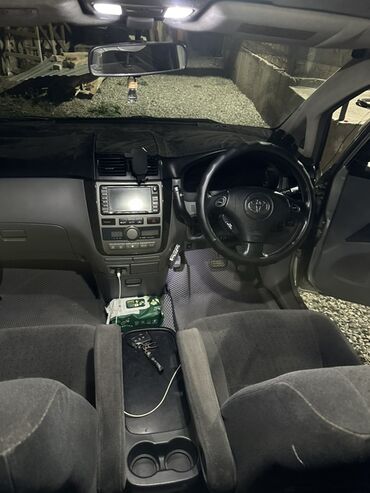 Toyota: Toyota Ipsum: 2002 г., 2.4 л, Автомат, Бензин, Универсал — 9