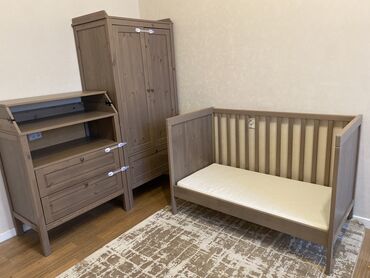 beşiy: Oğlan və qız üçün, İşlənmiş, Dördbucaq, Beşik, Dəstsiz, Matras ilə, Yellənmə mexanizmsiz