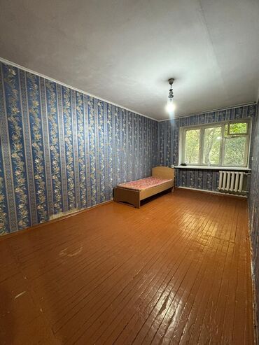 сниму 1 комнатную квартиру на долгий срок: 1 комната, 30 м², Индивидуалка, 1 этаж, Старый ремонт