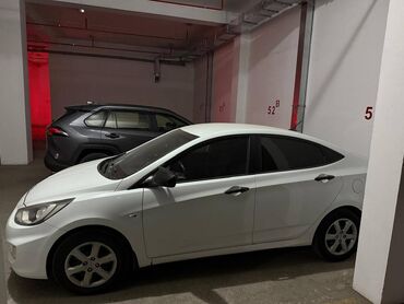 xacmaz masin satisi: Hyundai Accent: 1.4 l | 2011 il Sedan
