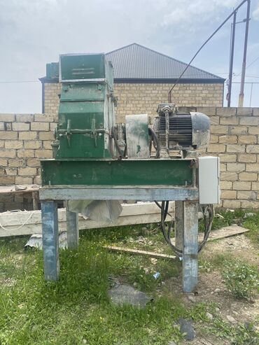 yem üyüdən drabilka: Yem uyuden Avadanlig 45 kw Saatda 5 ton yem uyutme imkanı 2 gözlü