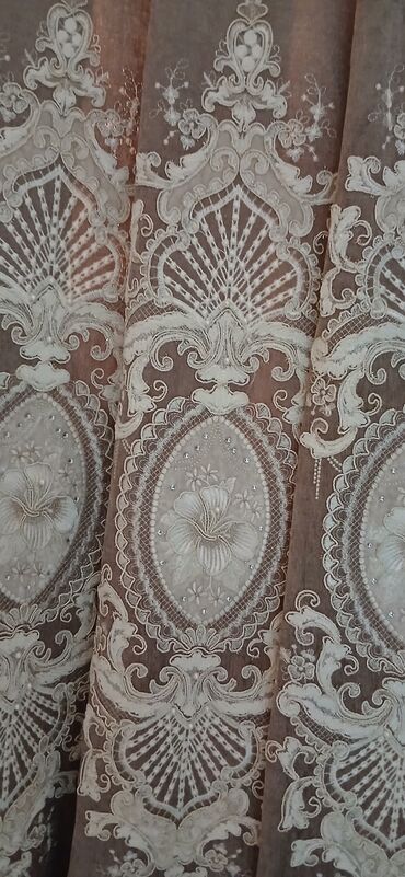 Pərdə və tüllər: Klassik üslubda zərif pərdə dəsti - Material: Tüllə kombin edilmiş — 3