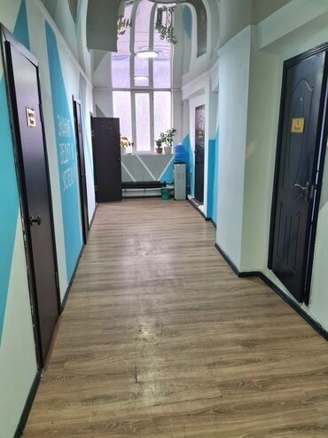 Офисы: Сдаю Офис, 13 м², В бизнес центре, 1 линия