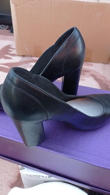 кожаная обувь женская: Туфли 37, цвет - Черный