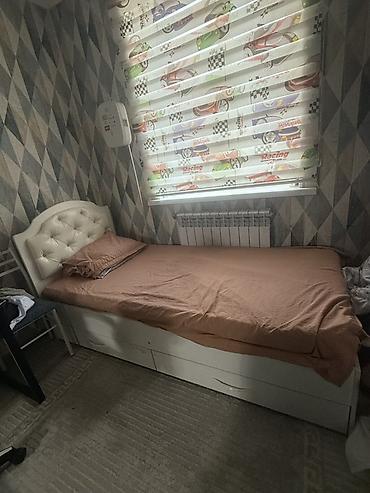 Кровати: Односпальная кровать, Б/у, С матрасом, длина - 200 см — 1