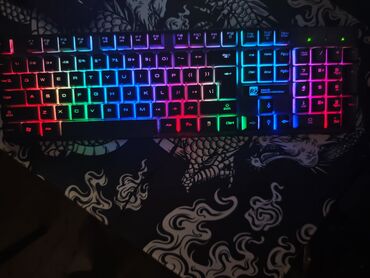 midi klaviatura: RGB klaviatura herbir duymesi isleyir isiglari parlag mukemmeldi