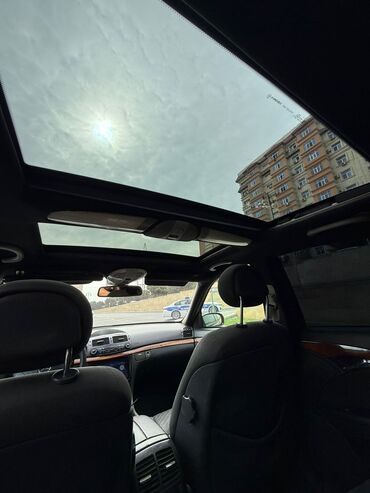 Soyutma və qızdırma sistemləri: Mercedes-Benz E-220 salonu - Geniş panoramik ikili lyuk/sunroof