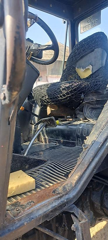 Traktorlar: Belarus MTZ 821 traktor - Rəng: mavi, kabinli - 4x4 (ön aparıcı — 9