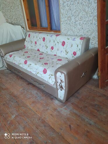 kreslo yatağı: Ev remontuyla elaqedar Tecili Satilir.Lalezer divan desti.baha azna