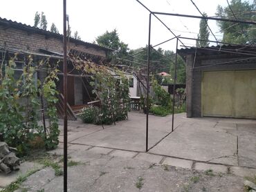ул киргизия: 40 м², 2 комнаты, Без мебели