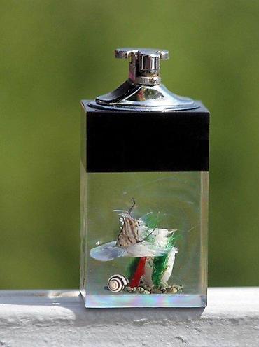 Ostali kućni aparati: Vintage Stoni upaljač 70-te. Masivan, stoni upaljač sa motivima na lalafo.rs — 3 Ostali kućni aparati: Vintage Stoni upaljač 70-te. Masivan, stoni upaljač sa motivima — 3