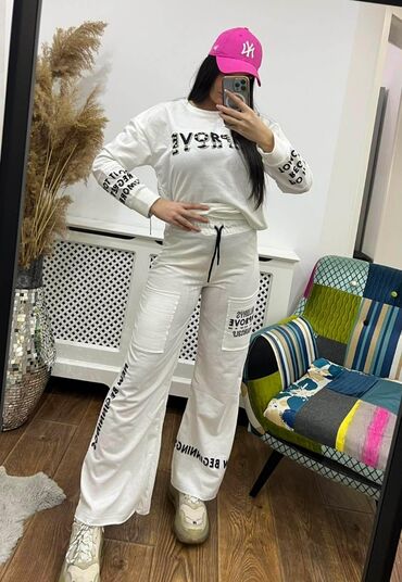 Kompleti: New Tracksuit S•M•L•XL 
2600 din Super PROMO Cena ! — 2