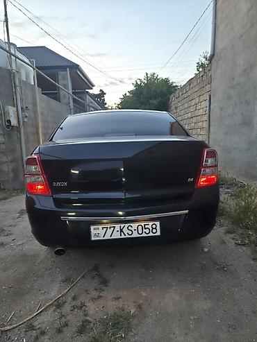 satılık araba: Ravon R4 sedan təqdim olunur. Avtomobil qara rəngdədir və klassik 4 — 2