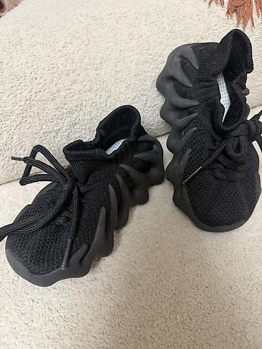 Другие детские вещи: Продаю детскую обувь 1) Кроссовки/туфли Tutubi - Размер: 24 р. - — 6