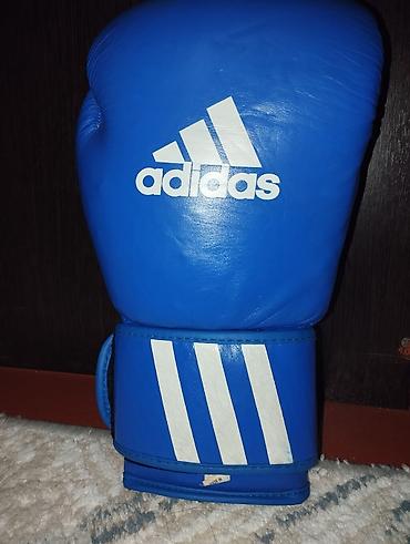 Əlcəklər: Adidas boks əlcəyi az istifadə olunub endirim var Razmer:12 OZ 75 e — 6