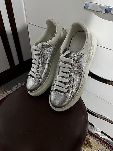krosovka: Alexander McQUEEN orginal ketası satılır.Yeni vəziyyətdədi.39-40 — 1