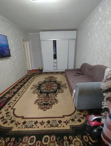 104 серия квартир 2 комнатная: 1 комната, 33 м², 104 серия, 2 этаж, Старый ремонт