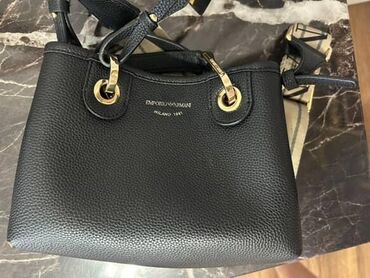 Çiyin çantası, Emporio Armani, İşlənmiş
