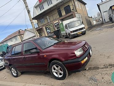 Volkswagen: Volkswagen Vento: 1993 г., 1.8 л, Механика, Газ, Седан — 7