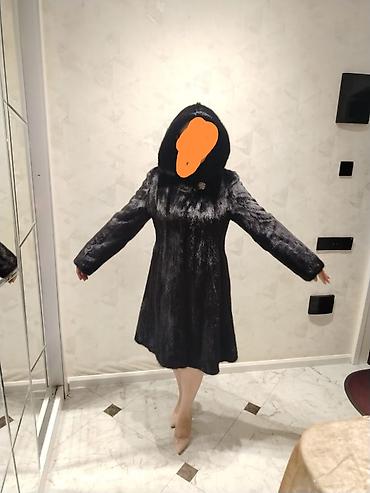 kurkalar: Qadınlar üçün qara rəngli kürk palto - Model: A-kesim, dizdən aşağı — 2
