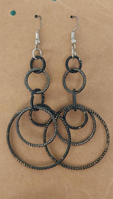 Серьги: Продаю новые серьги. Остались после закрытия торговой точки. Цены — 7