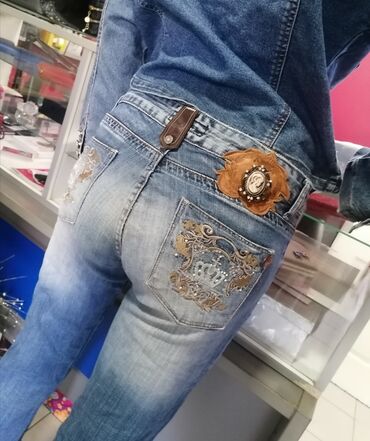 frula pantalone: Farmerice Vel 32
Malo nošene
Povoljno