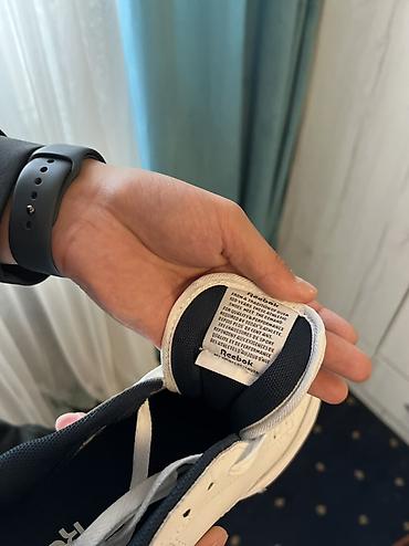 сары булун: Эркектердин кроссовкасы, 42, Reebok, Жаңы, түсү - Ак, Акысыз жеткирүү — 3