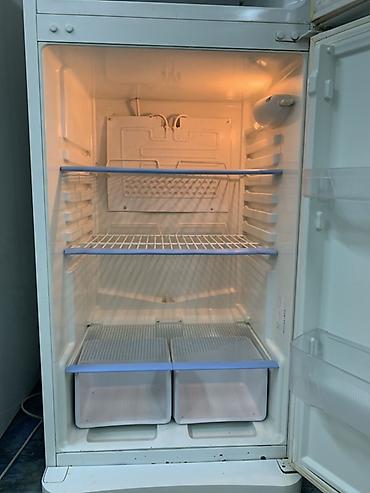 fridge: Холодильник Indesit, Б/у, Двухкамерный, De frost (капельный), 60 * 148 * 60 — 4