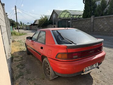 японский машына: Mazda 323: 1990 г., 1.8 л, Механика, Бензин, Хэтчбэк