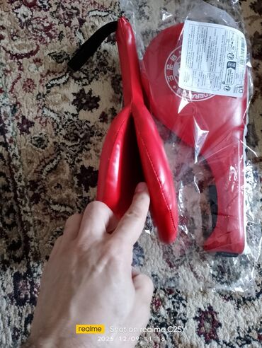 Boks aparatları: Boks və döyüş idmanı üçün məşq dəsti. Tərkib: - Dəqiq hədəf almaq — 8