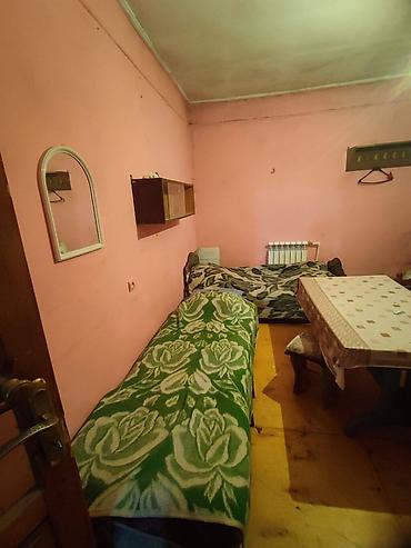 ev sahibinden: Kənd Əhmədlidə mərkəzdə poçtun arxasinda 4 otaqlı həyət evi.Yalniz — 6