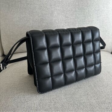 сумка двойка: Продаем🔊🔊🔊 новая брендовая Стеганая черная сумка H&M •Регулируемый