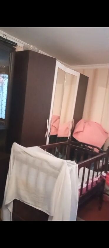 Boşqablar: İşlənmiş, Açılan, 4 qapılı Düz dolab, Dolab-asılqan