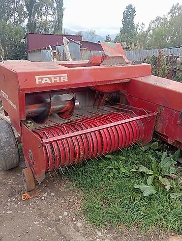 жорго инаходец: Пресс-подборщик тюковый FAHR (модель на корпусе: FAHR HD 400/4000). - — 1