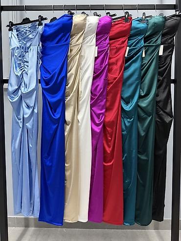 Haljine: 🔥Elegantna dugačka večernja haljina bez bretela
✅3200 din — 9