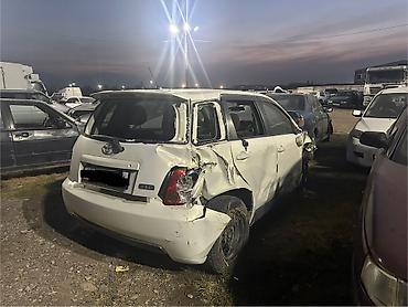 deu labo: Toyota Ist: 2002 г., 1.5 л — 4