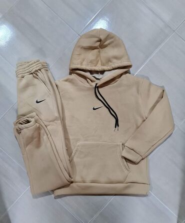 Gornji i donji deo: Termo zenske trenerke
S M L XL XXL
2600 na seriju 3000 na komad — 1