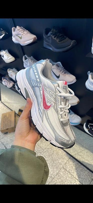 Кроссовки и спортивная обувь: Кроссовки, 40.5, Nike, Б/у, цвет - Серебристый, Самовывоз, Платная доставка — 1