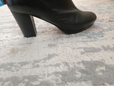 обувь женская 37: Сапоги, 37, цвет - Черный