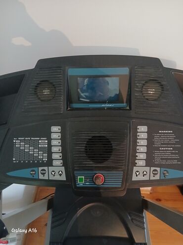Спорт и отдых: Qaçış trenajoru – çoxfunksiyalı ev fitnesi üçün - Geniş qaçış səthi