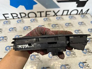 e6 3: Блок управления стеклоподъемниками Mitsubishi Carisma DA5A 4G93 2001 — 6