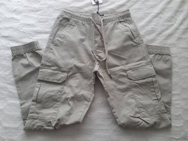 duks s: Pantalone, S (EU 48), Bershka, Dzeparke