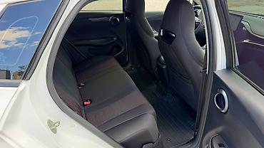 lanser 10: BYD E2: 2023 г., Электромобиль, Хэтчбэк — 7