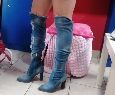Boots: Boots, 37
