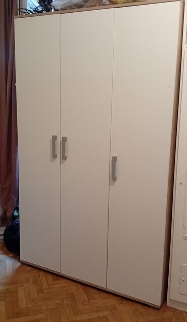 dimenzije ormara za spavaću sobu: Plakar ormar ocuvan visina 195cm, sirina 120cm, dubina 50 cm. Nalazi