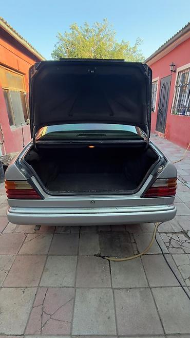 mercedes şəkilləri: Mercedes-Benz W124: 2.6 l | 1989 il Sedan — 6
