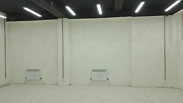 Аренда помещений свободного назначения: Сдается в аренду коммерческое помещение на первом этаже современного — 8