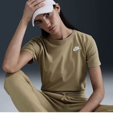 шорты и футболки женские: Футболка, Классическая модель, Nike, Новый, S (EU 36), 5XL (EU 50)