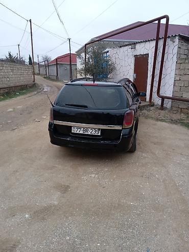 Opel: Opel Astra H Caravan (Universal) – qara rəng, salon və yük yeri geniş — 2